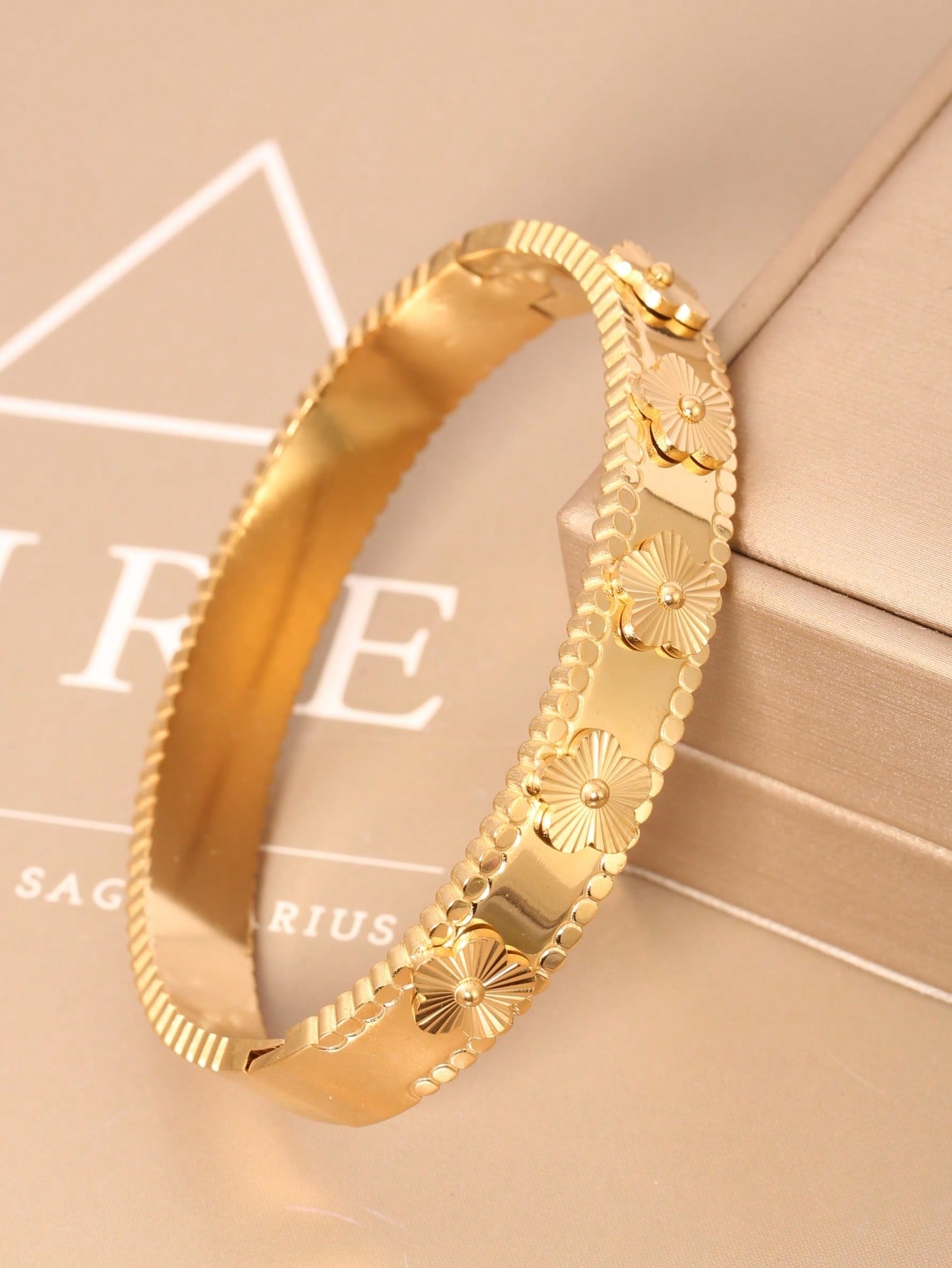 1 Piece of European and Americ - Luxury Lifestyle Niche recension och pris
