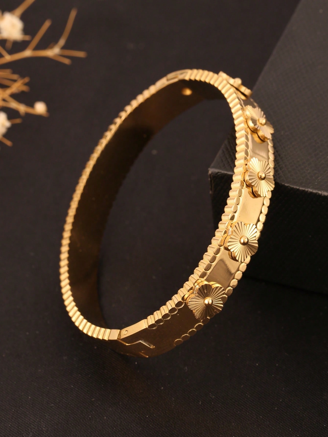 1 Piece of European and Americ - Luxury Lifestyle Niche recension och pris